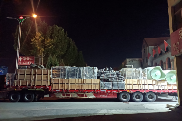 【川一股份】35臺(tái)變頻供水機(jī)組設(shè)備裝車發(fā)往云南昆明市
